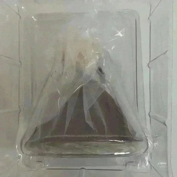 Hallmark Keepsake Ornament Holiday Barbie - Picture 8 of 13